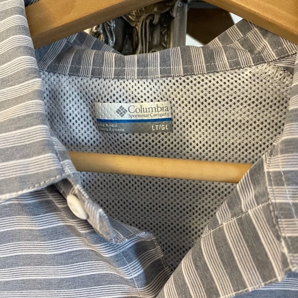 COLUMBIA Omni Shade button down L - Picture 5 of 6